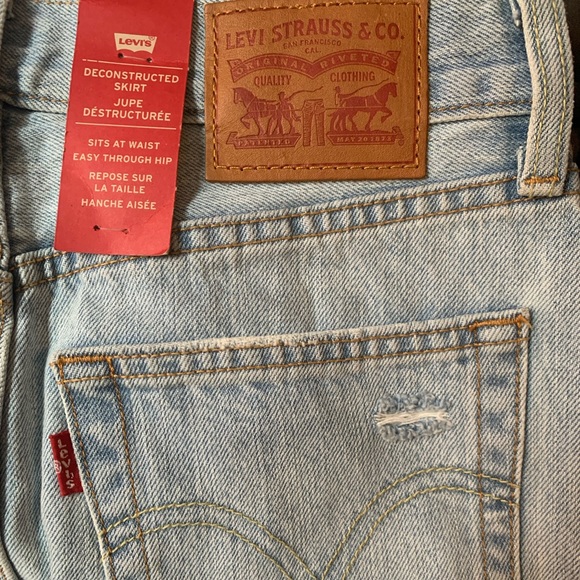 Levi’s High rise deconstructed denim skirt - Picture 3 of 6